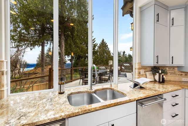 18206 NW Montreux Drive, Issaquah, WA 98027