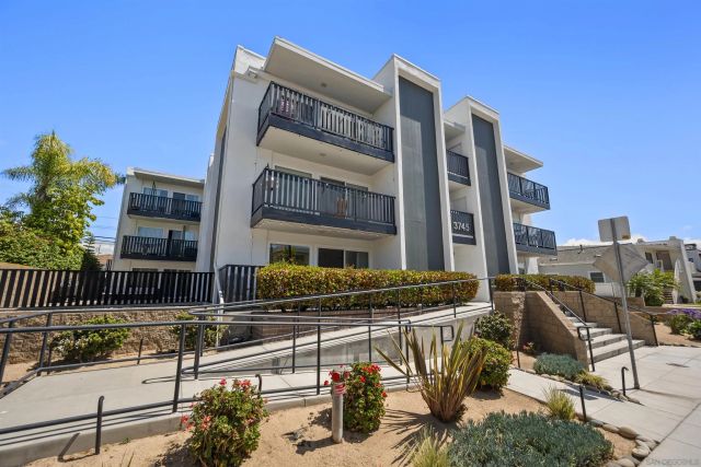 3745 Riviera Dr 1, San Diego, CA 92109