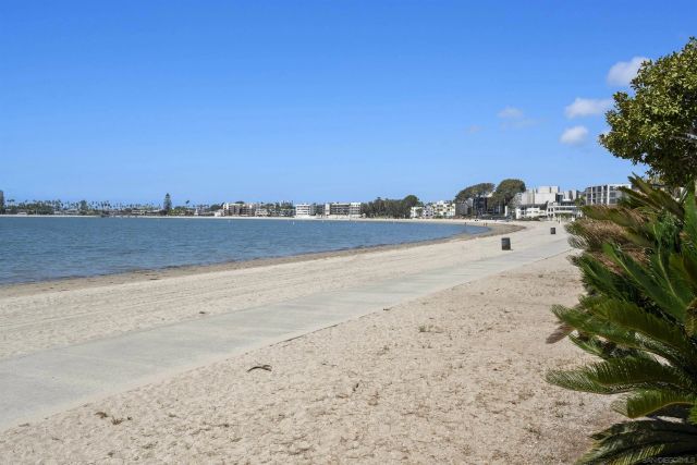 3745 Riviera Dr 1, San Diego, CA 92109