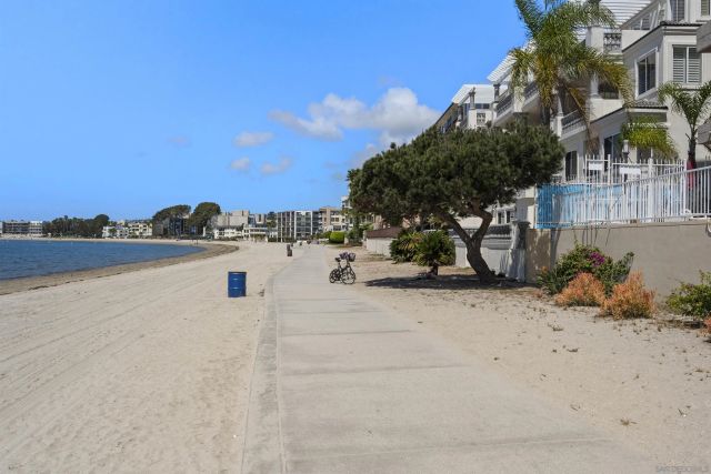 3745 Riviera Dr 1, San Diego, CA 92109