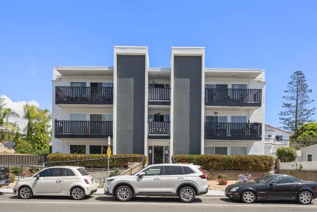 3745 Riviera Dr 1, San Diego, CA 92109