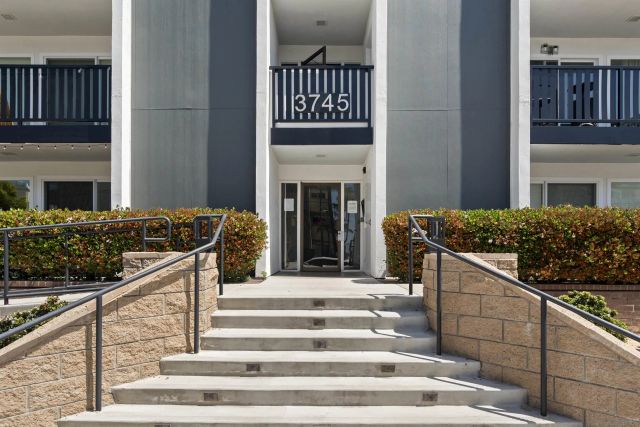 3745 Riviera Dr 1, San Diego, CA 92109