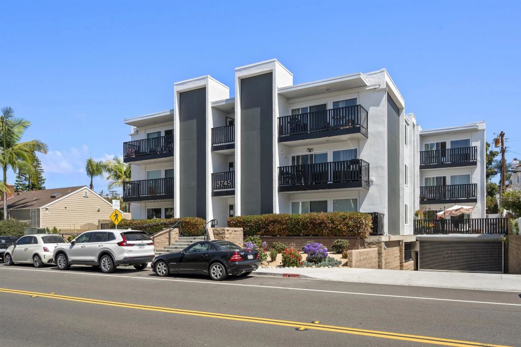 3745 Riviera Dr 1, San Diego, CA 92109