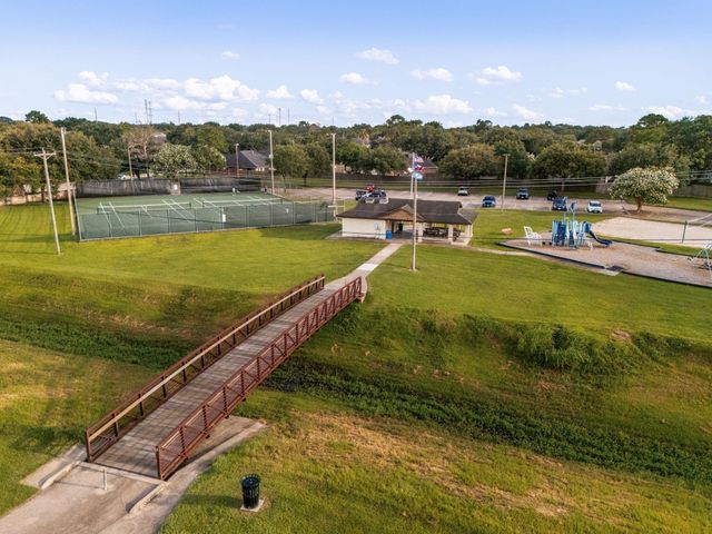 5104 Carefree Drive, League City, TX 77573