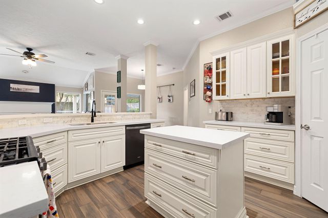 5104 Carefree Drive, League City, TX 77573