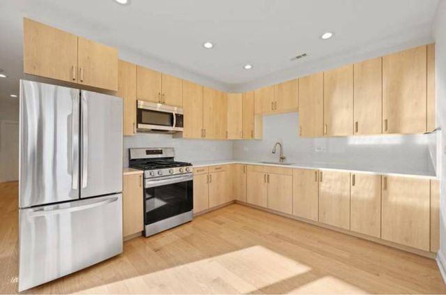 2811 W Jackson Boulevard 3, Chicago, IL 60612