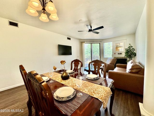 5675 N Camino Esplendora Apt 2109, Tucson, AZ 85718