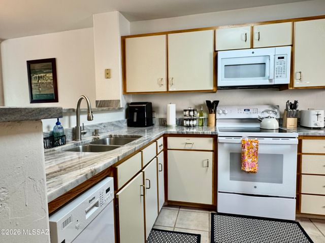 5675 N Camino Esplendora Apt 2109, Tucson, AZ 85718