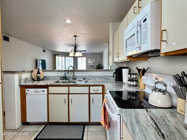 5675 N Camino Esplendora Apt 2109, Tucson, AZ 85718