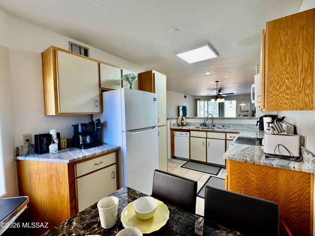 5675 N Camino Esplendora Apt 2109, Tucson, AZ 85718