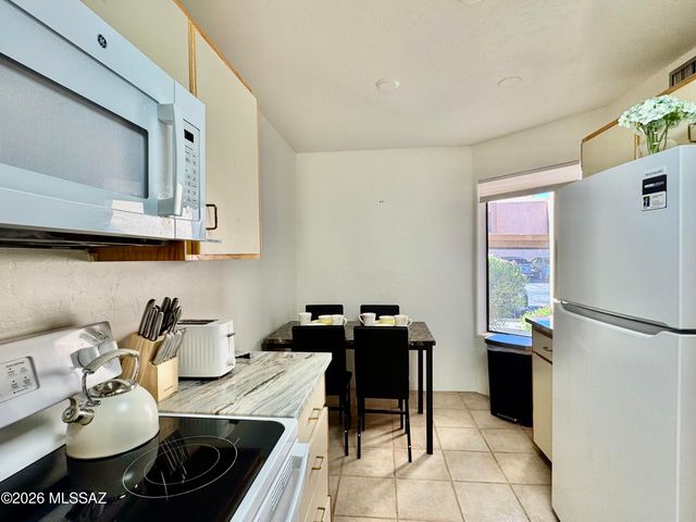5675 N Camino Esplendora Apt 2109, Tucson, AZ 85718