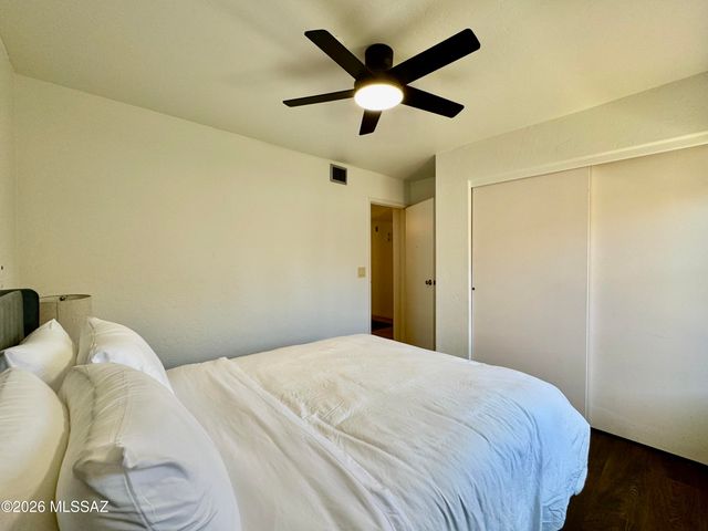 5675 N Camino Esplendora Apt 2109, Tucson, AZ 85718
