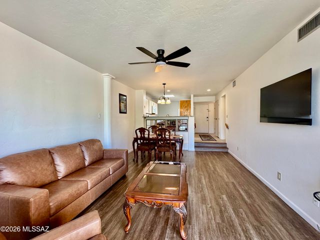 5675 N Camino Esplendora Apt 2109, Tucson, AZ 85718