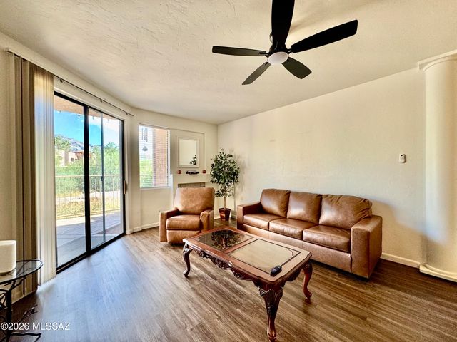 5675 N Camino Esplendora Apt 2109, Tucson, AZ 85718