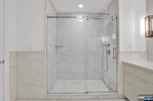 9 Ave At Port Imperial 605, West New York, NJ 07093