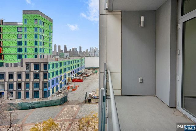 9 Ave At Port Imperial 605, West New York, NJ 07093