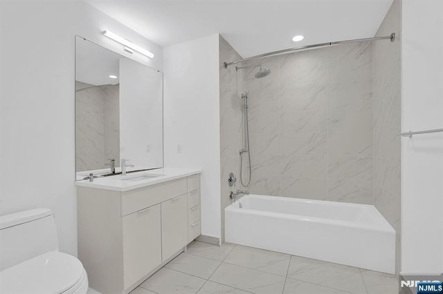 9 Ave At Port Imperial 605, West New York, NJ 07093