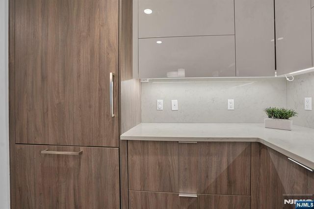 9 Ave At Port Imperial 605, West New York, NJ 07093