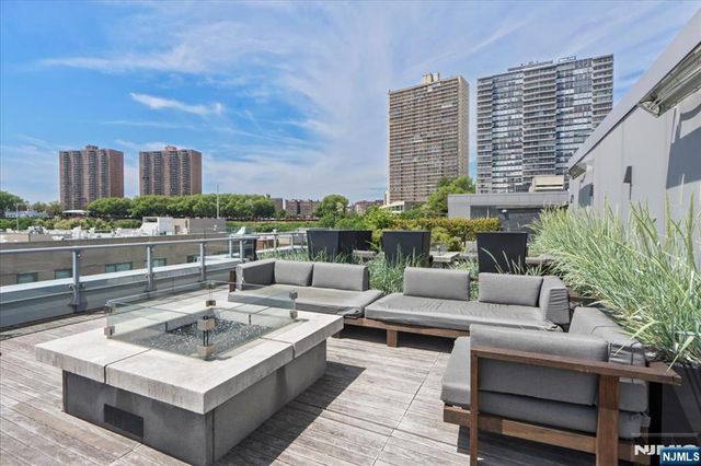 9 Ave At Port Imperial 605, West New York, NJ 07093