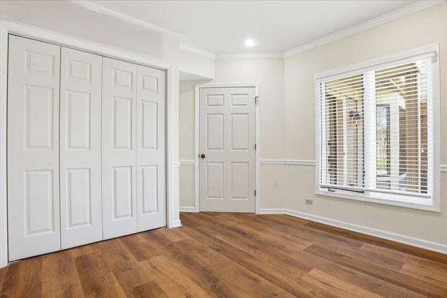1204 Chatham Court 1204, Libertyville, IL 60048