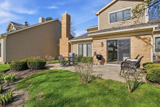 1204 Chatham Court 1204, Libertyville, IL 60048