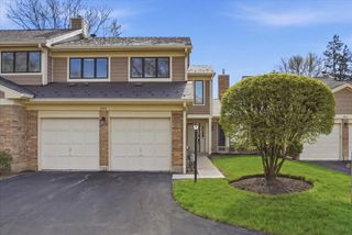 1204 Chatham Court 1204, Libertyville, IL 60048