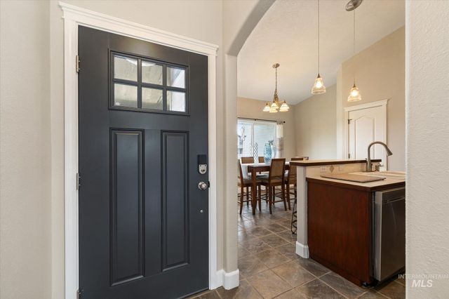 1582 N Avain Ave, Kuna, ID 83634