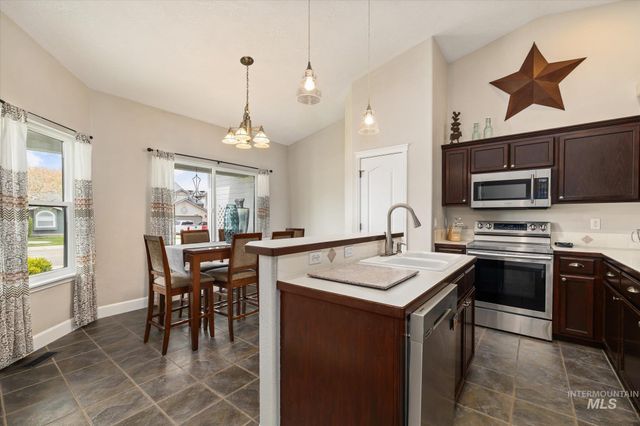 1582 N Avain Ave, Kuna, ID 83634