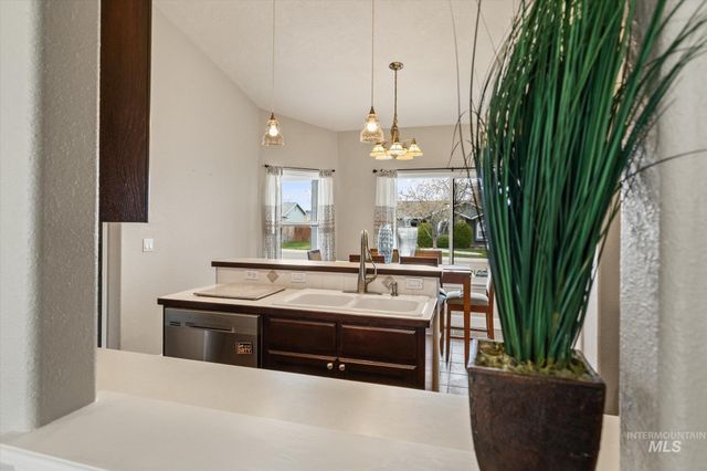 1582 N Avain Ave, Kuna, ID 83634