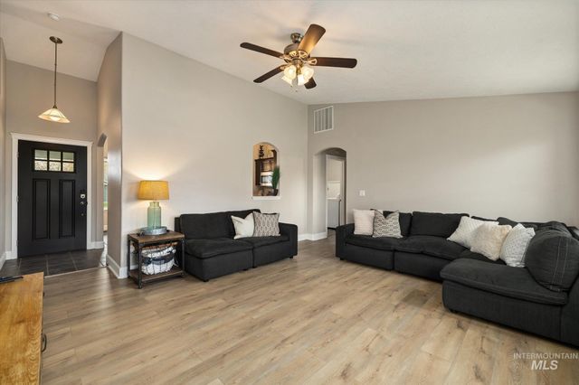 1582 N Avain Ave, Kuna, ID 83634