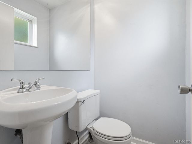 4235 Sudbury Drive, Warren, MI 48092