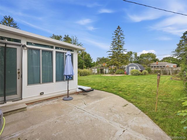 4235 Sudbury Drive, Warren, MI 48092