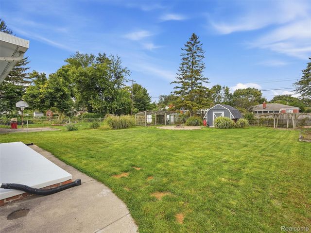 4235 Sudbury Drive, Warren, MI 48092