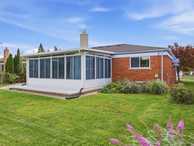 4235 Sudbury Drive, Warren, MI 48092