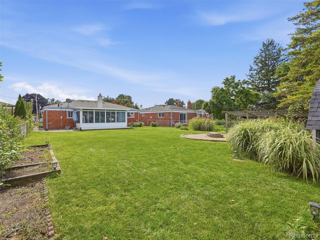 4235 Sudbury Drive, Warren, MI 48092