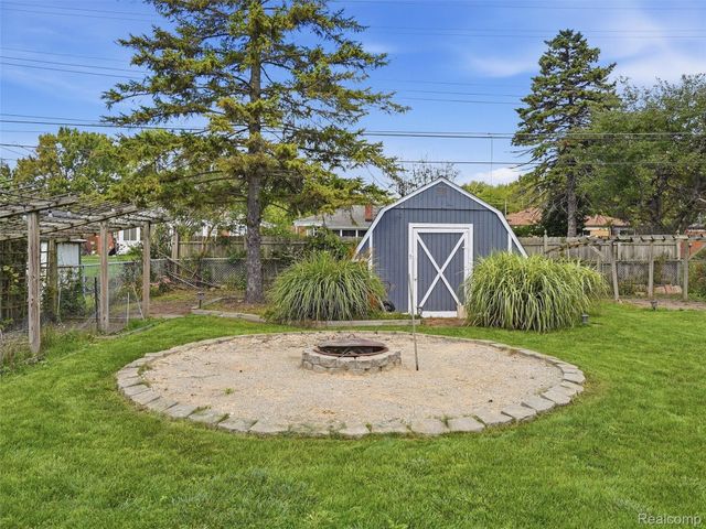 4235 Sudbury Drive, Warren, MI 48092
