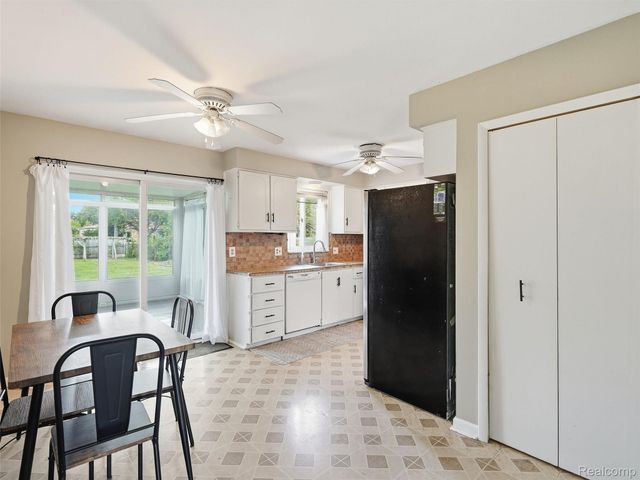 4235 Sudbury Drive, Warren, MI 48092