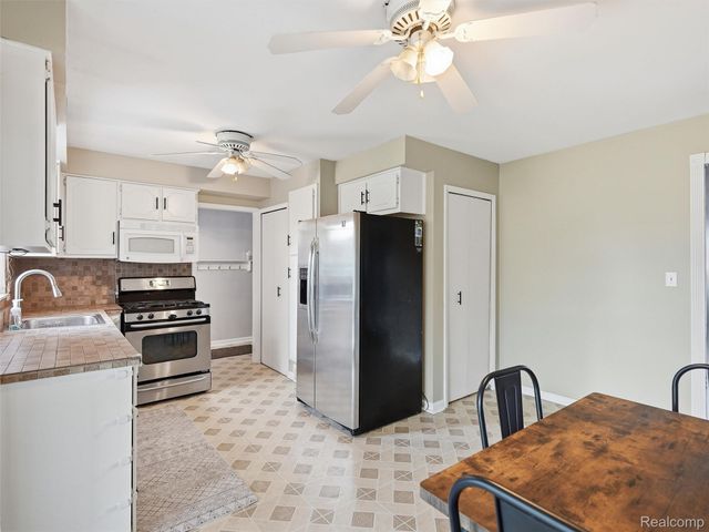 4235 Sudbury Drive, Warren, MI 48092