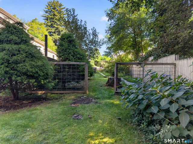 10 Glezen Street, Norwich, CT 06360