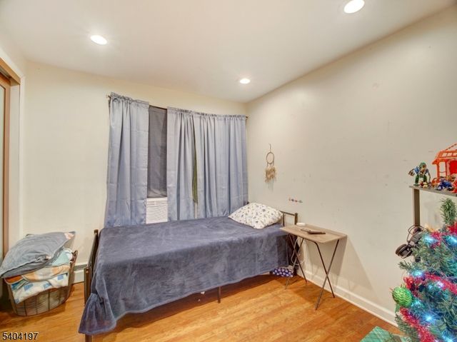 614 12 4Th Ave, Elizabeth City, NJ 07202