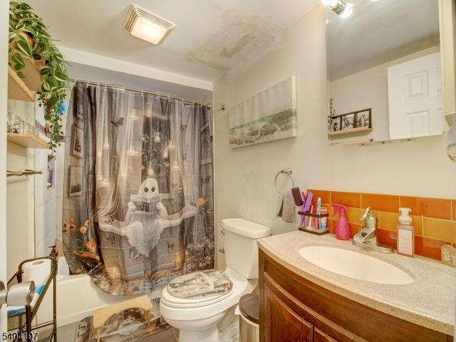 614 12 4Th Ave, Elizabeth City, NJ 07202