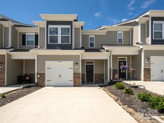 142 Creekview Road, Hendersonville, NC 28792