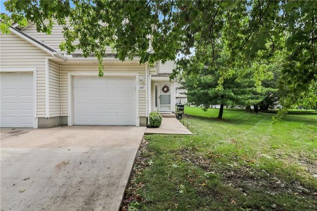 1347 SE Broadway Circle, Lee's Summit, MO 64081