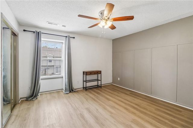 1347 SE Broadway Circle, Lee's Summit, MO 64081