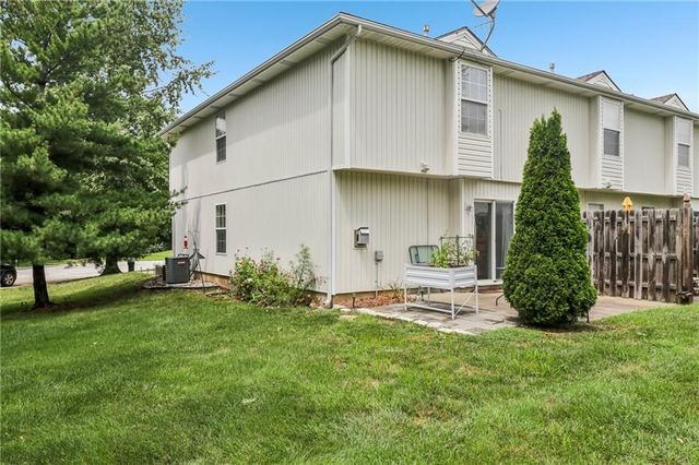 1347 SE Broadway Circle, Lee's Summit, MO 64081