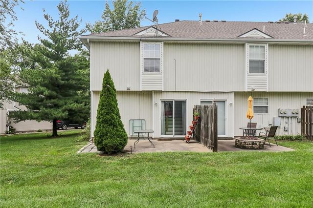 1347 SE Broadway Circle, Lee's Summit, MO 64081