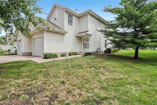 1347 SE Broadway Circle, Lee's Summit, MO 64081