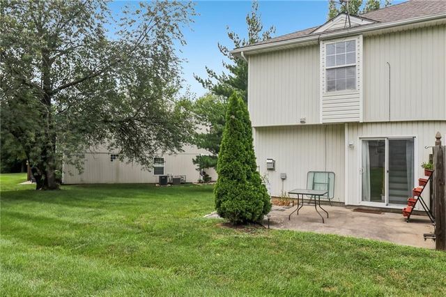 1347 SE Broadway Circle, Lee's Summit, MO 64081