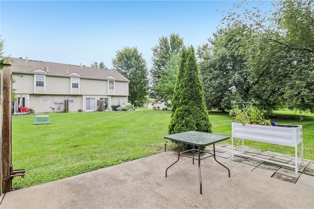1347 SE Broadway Circle, Lee's Summit, MO 64081