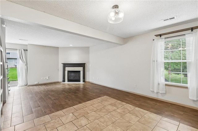 1347 SE Broadway Circle, Lee's Summit, MO 64081
